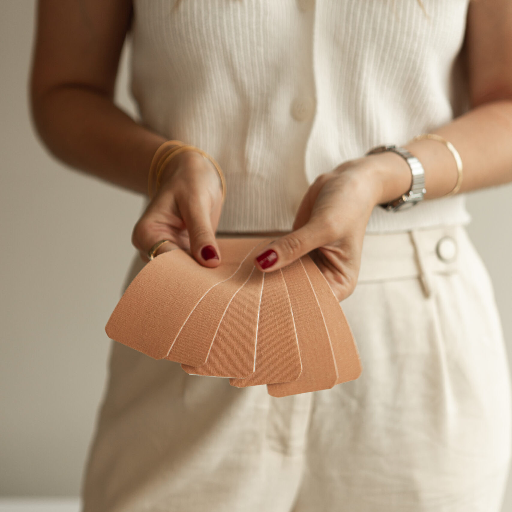 Tape Contensivo - Luiza Hoscheidt - Fisioterapia Dermatofuncional - Porto Alegre